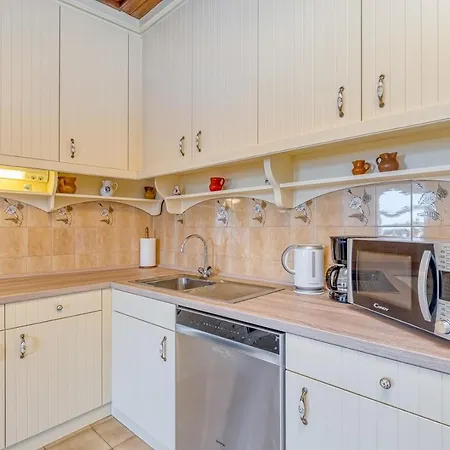 Viking With Sea View Apartment