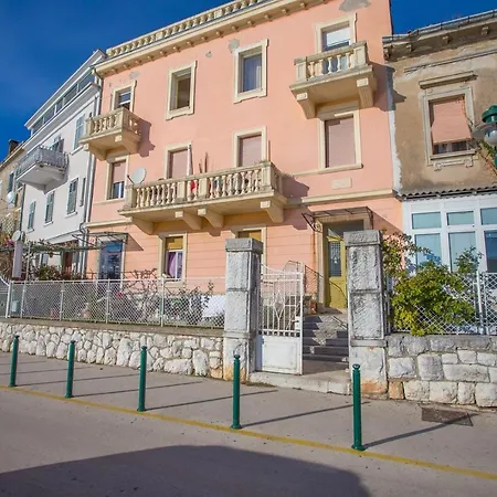 Viking With Sea View Apartment